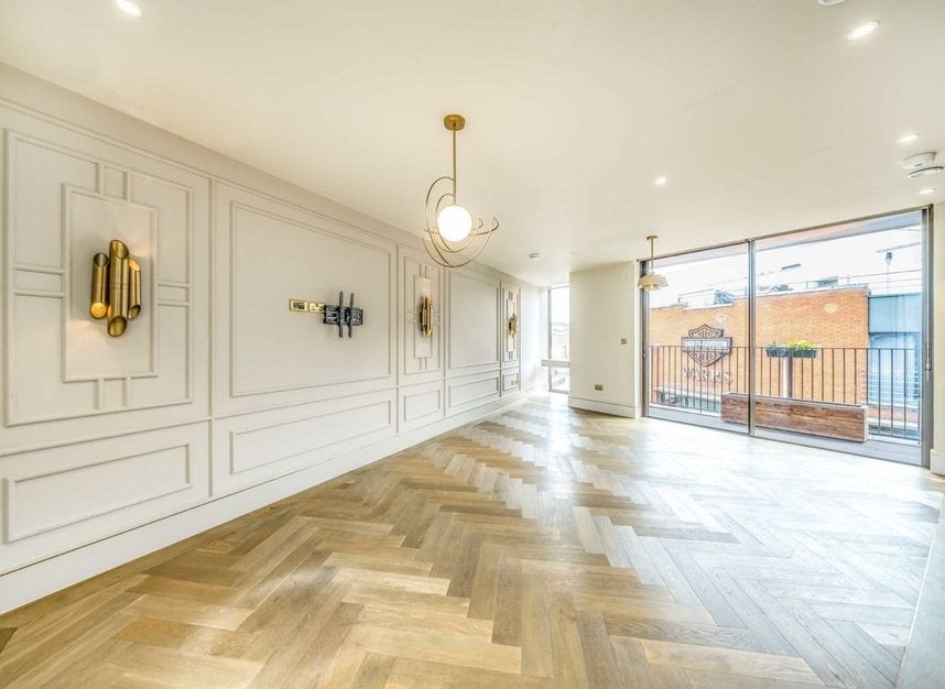 Flat Edith Row in Greater London