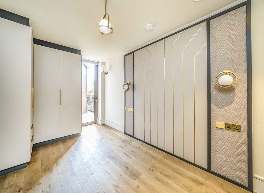 Flat Edith Row in Greater London