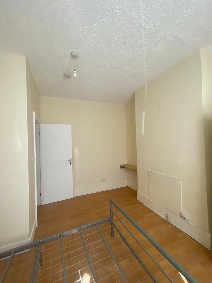 Flat Grosvenor Road in Greater London