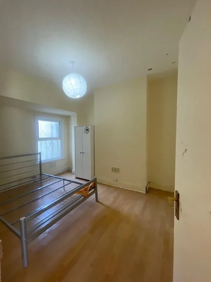 Flat Grosvenor Road in Greater London