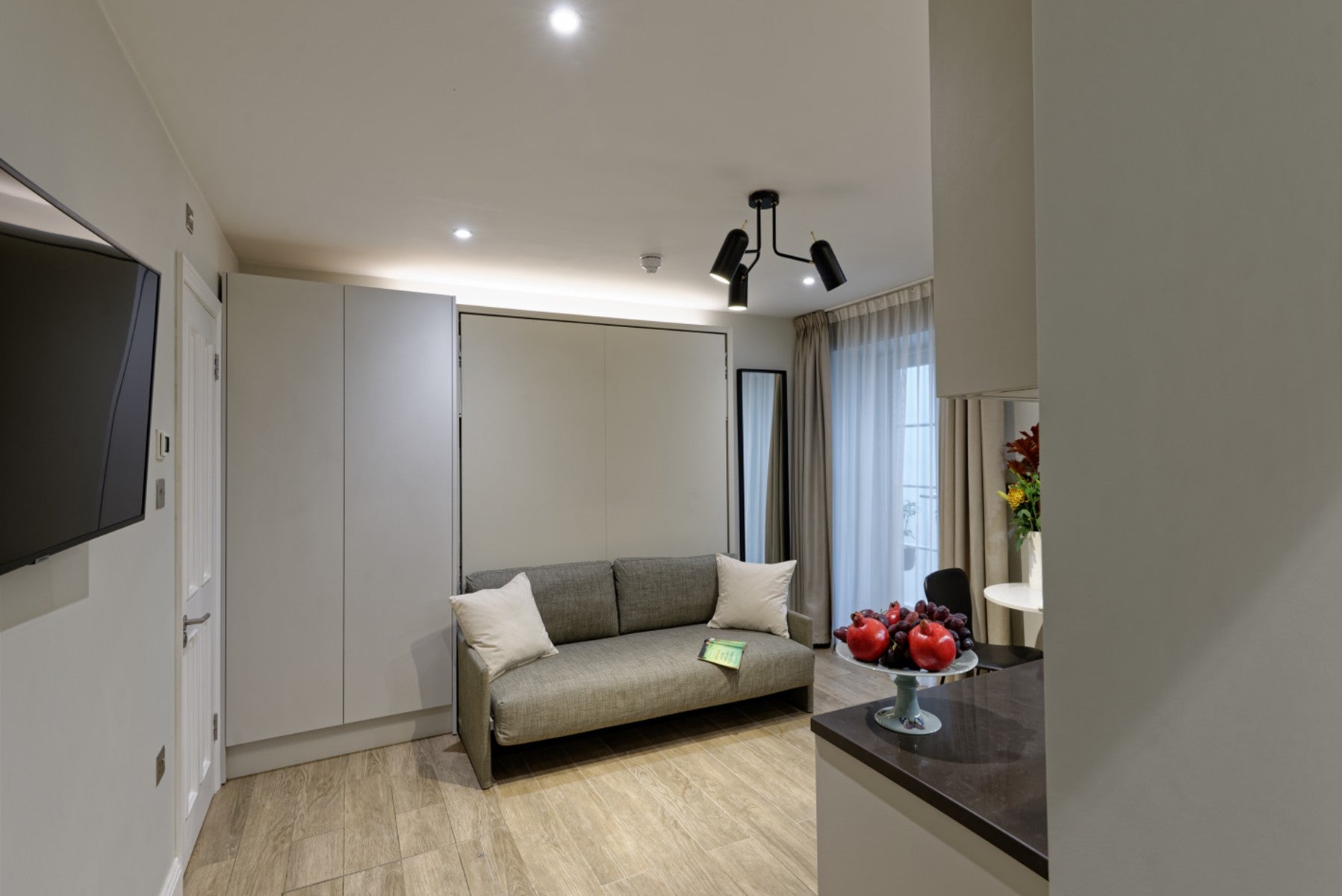 Flat Emperor's Gate in Greater London