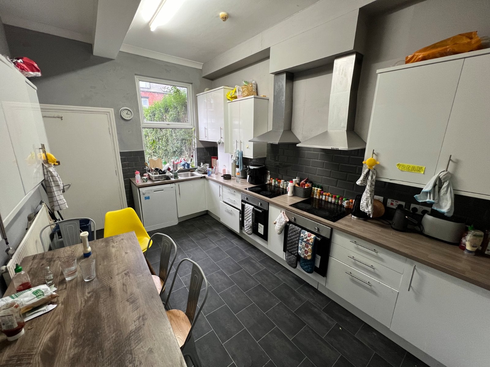 Flat Brudenell Road in Leeds