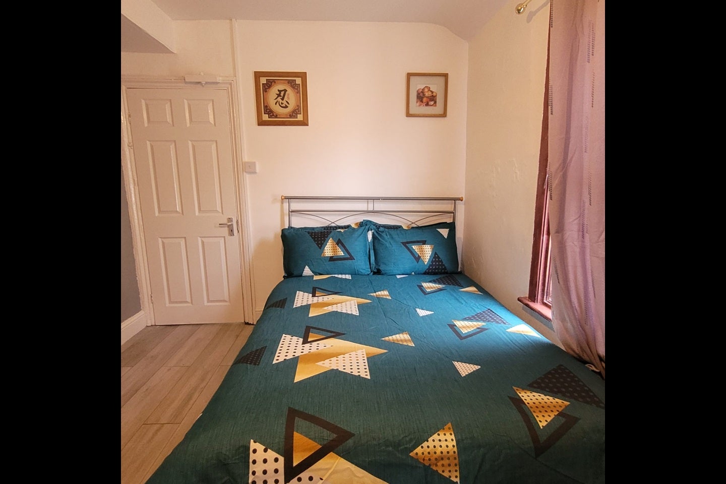 Room Fraser Road in Greater London