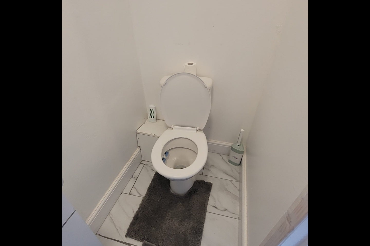 Room Fraser Road in Greater London