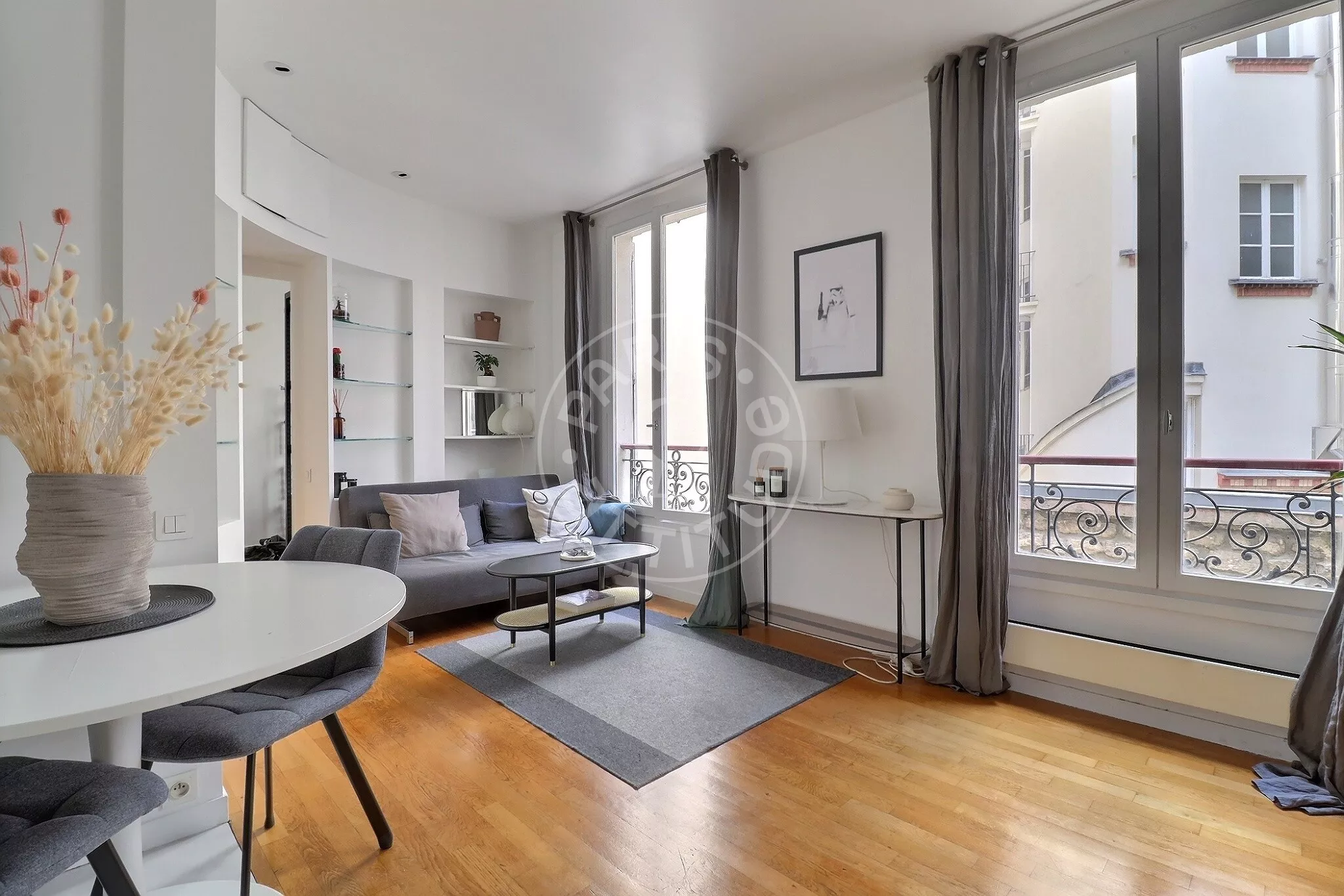Flat Rue de Grenelle in Paris