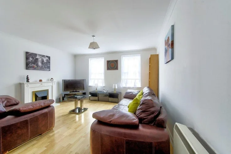 Flat Salamander Court in City of Edinburgh