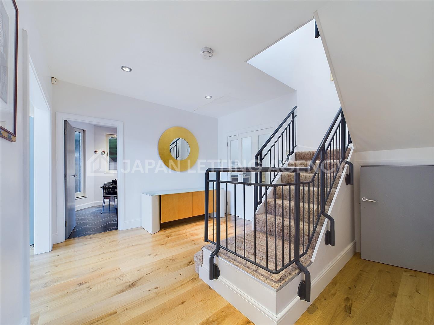 House Western Gardens in Greater London