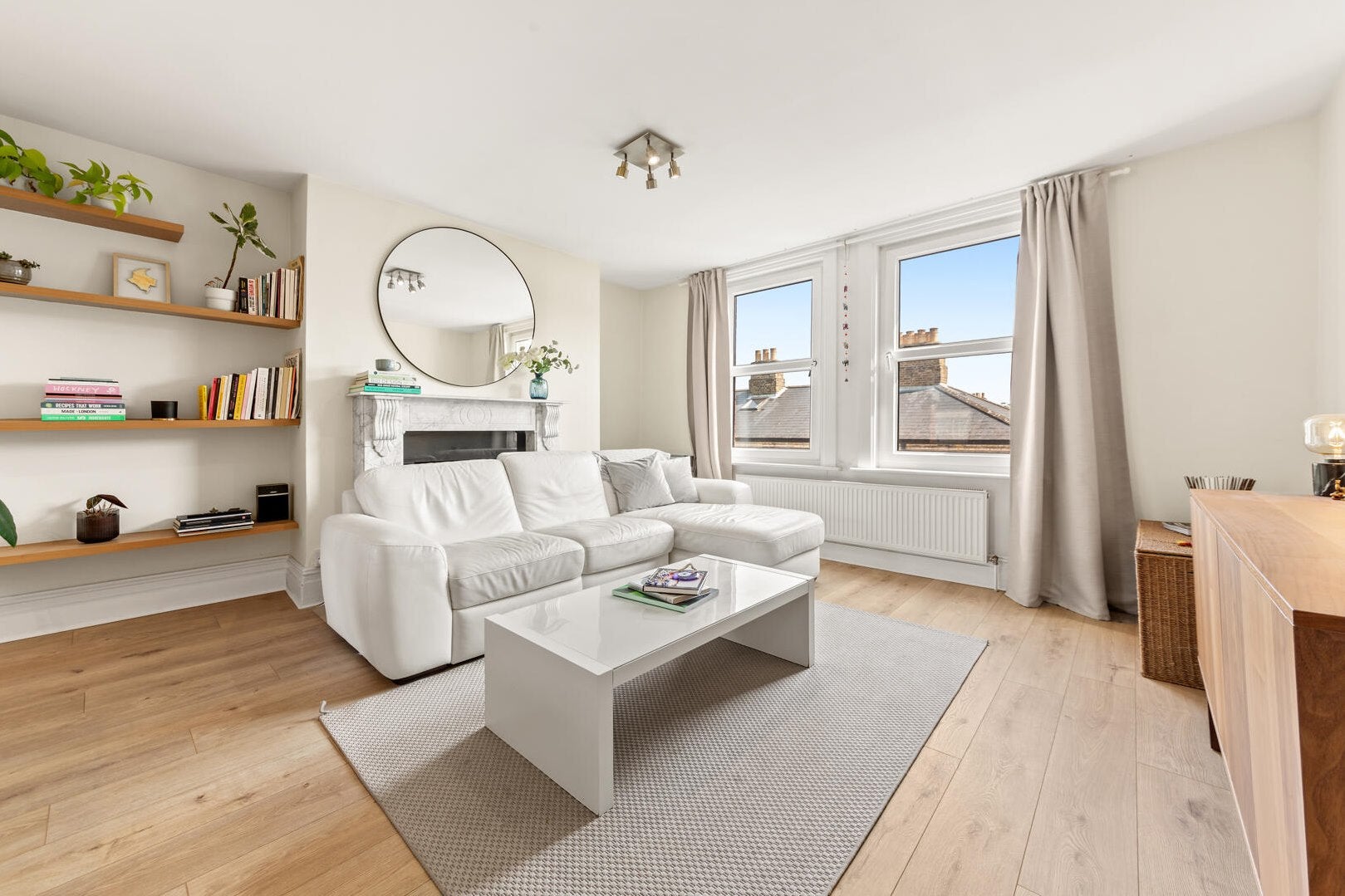 Flat Lawrence Street in Greater London