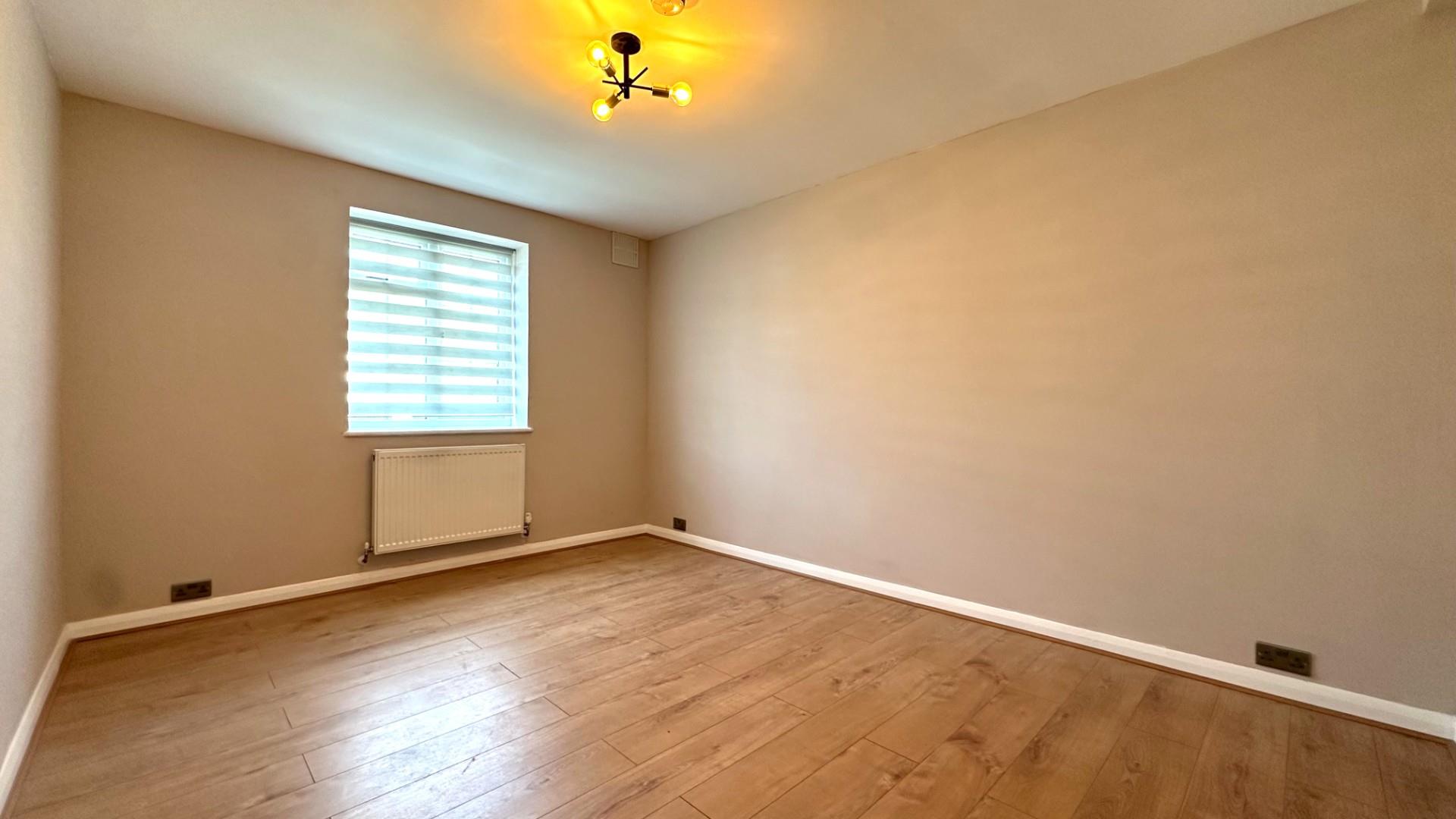 Flat Hoe Lane in Greater London