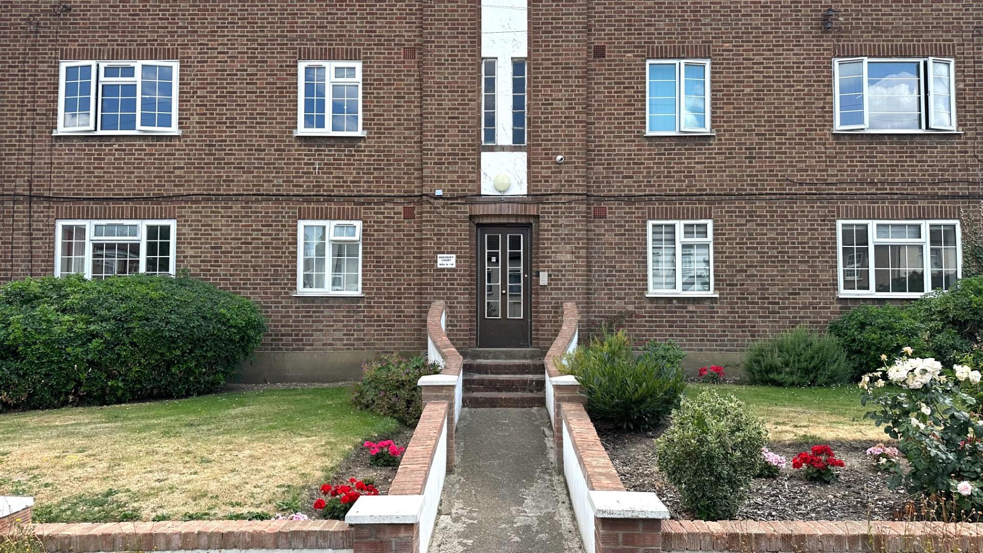 Flat Hoe Lane in Greater London