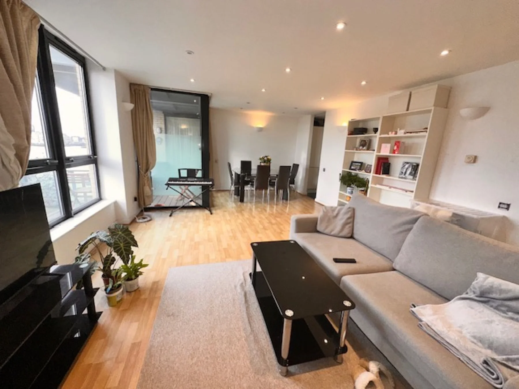 Flat Westferry Road in Greater London