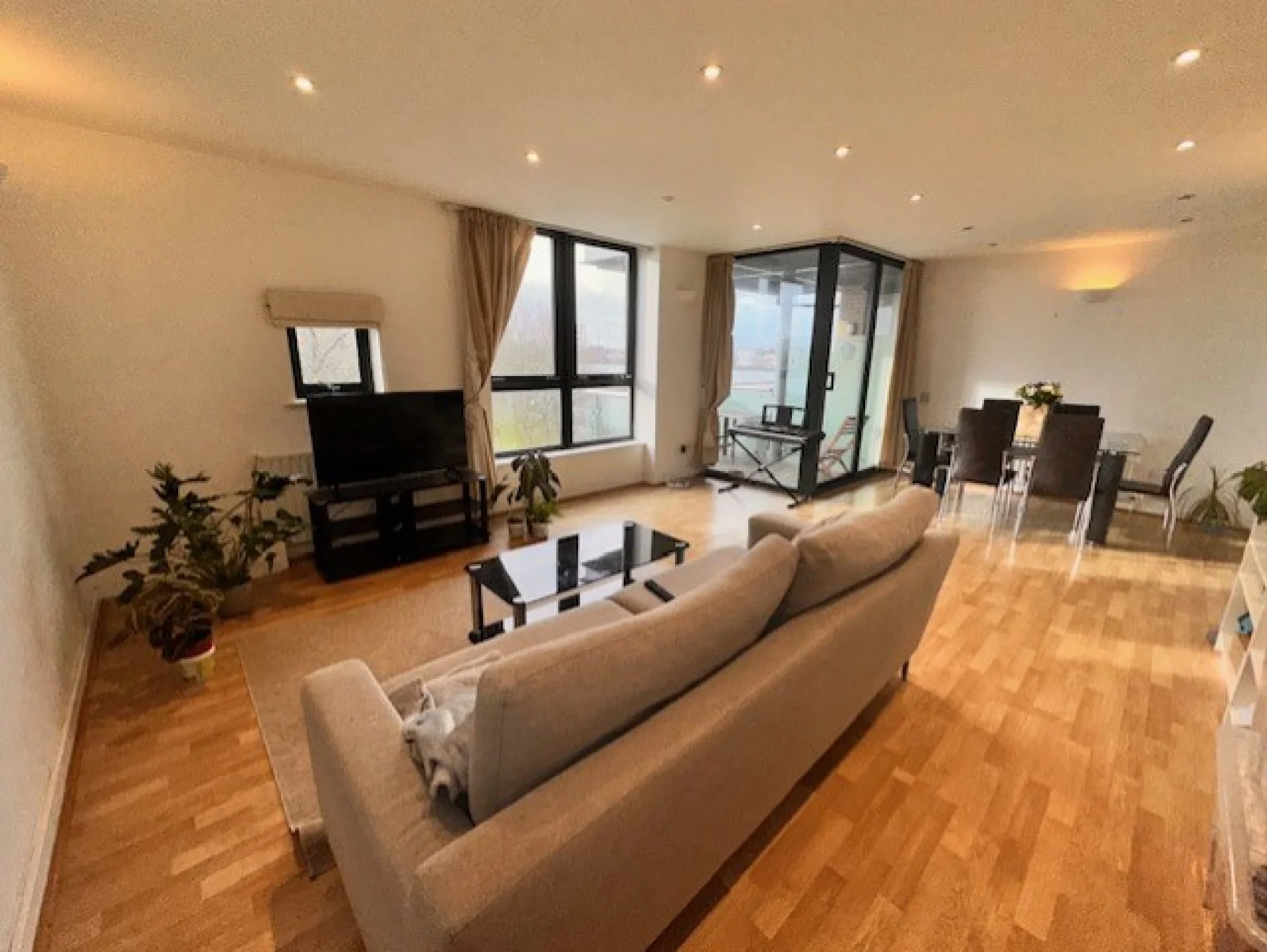 Flat Westferry Road in Greater London