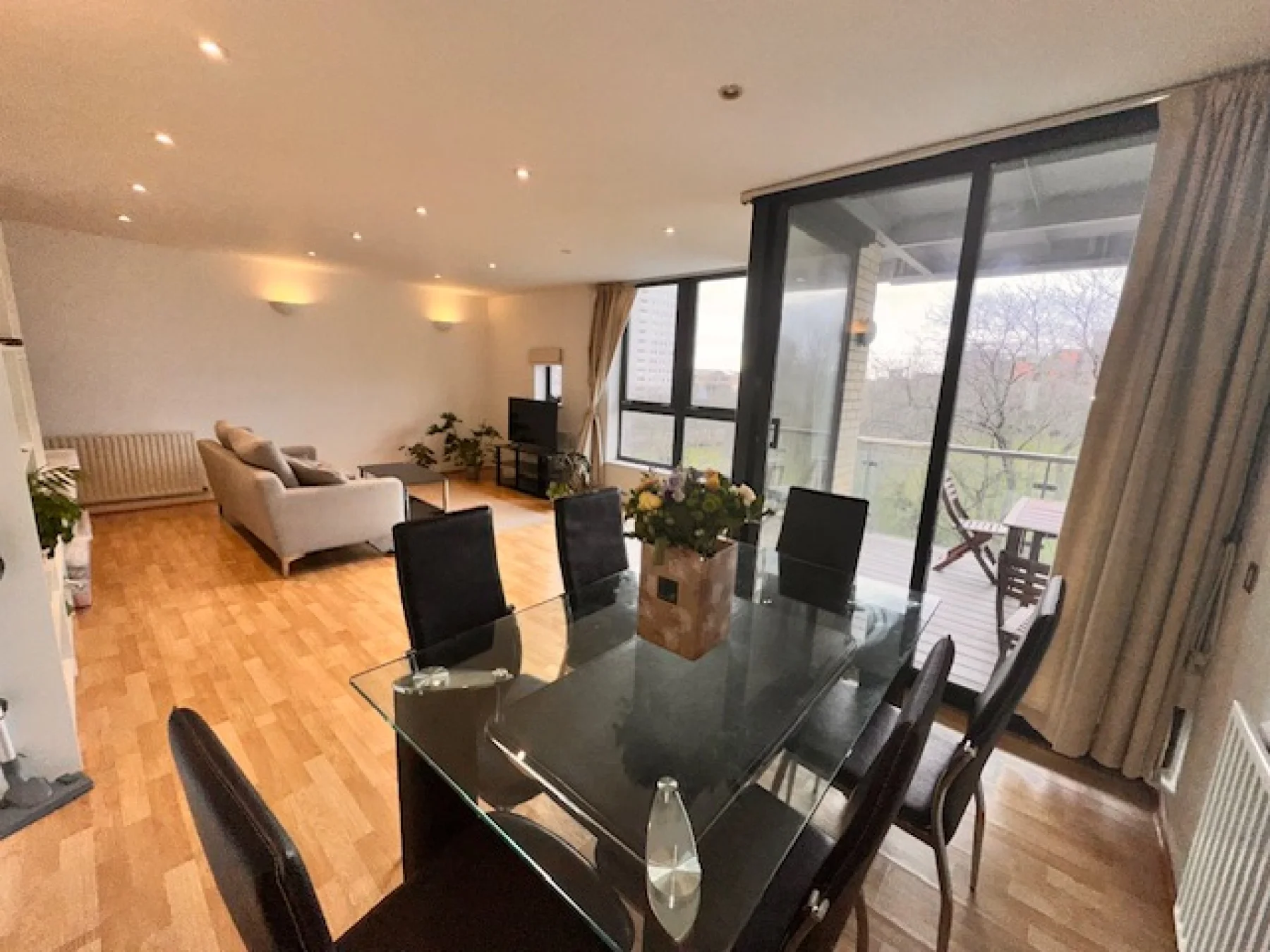 Flat Westferry Road in Greater London