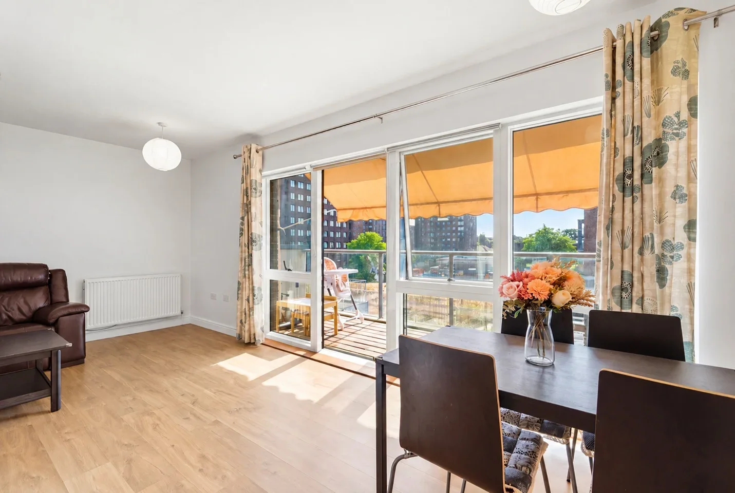 Flat Magellan Boulevard in Greater London