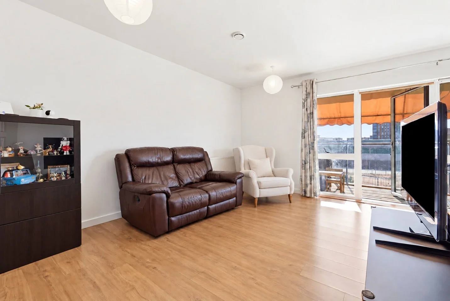 Flat Magellan Boulevard in Greater London