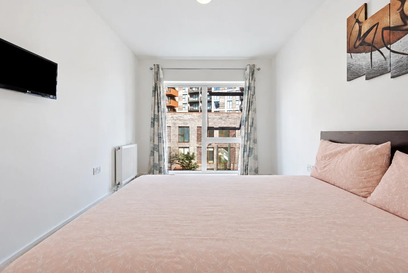 Flat Magellan Boulevard in Greater London