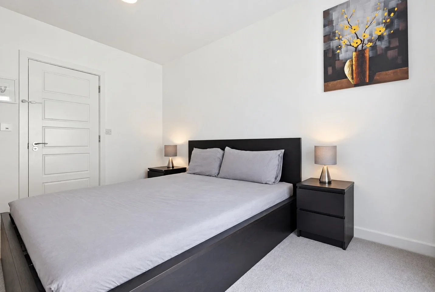Flat Magellan Boulevard in Greater London