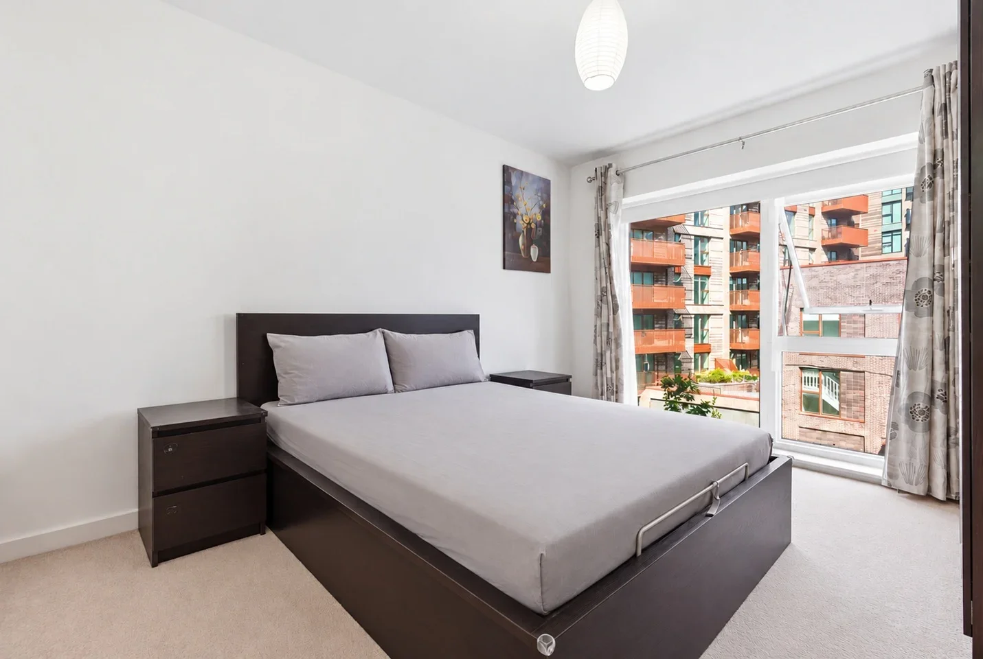 Flat Magellan Boulevard in Greater London
