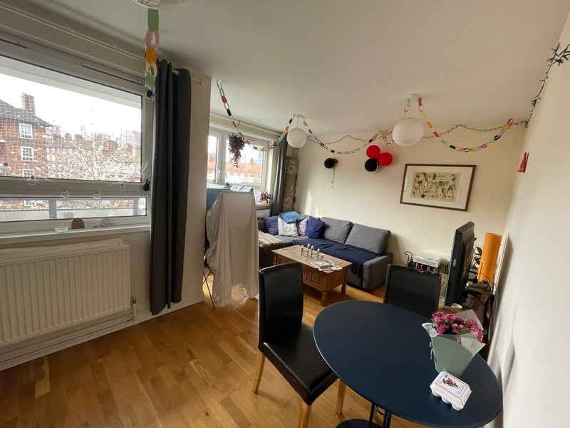 Room Woodseer Street in Greater London
