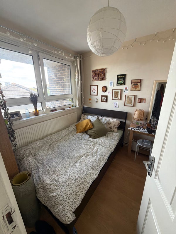 Room Woodseer Street in Greater London