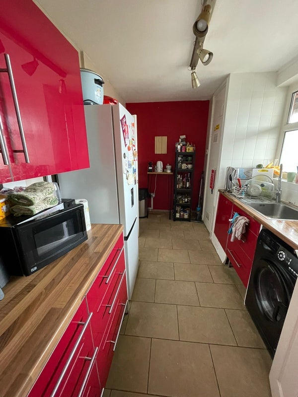 Room Woodseer Street in Greater London