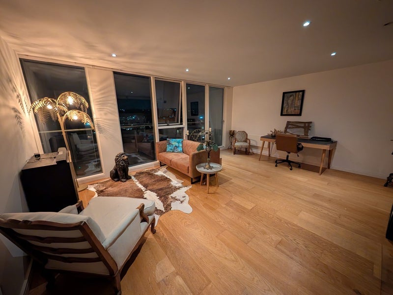 Flat Skypark Road in Bristol