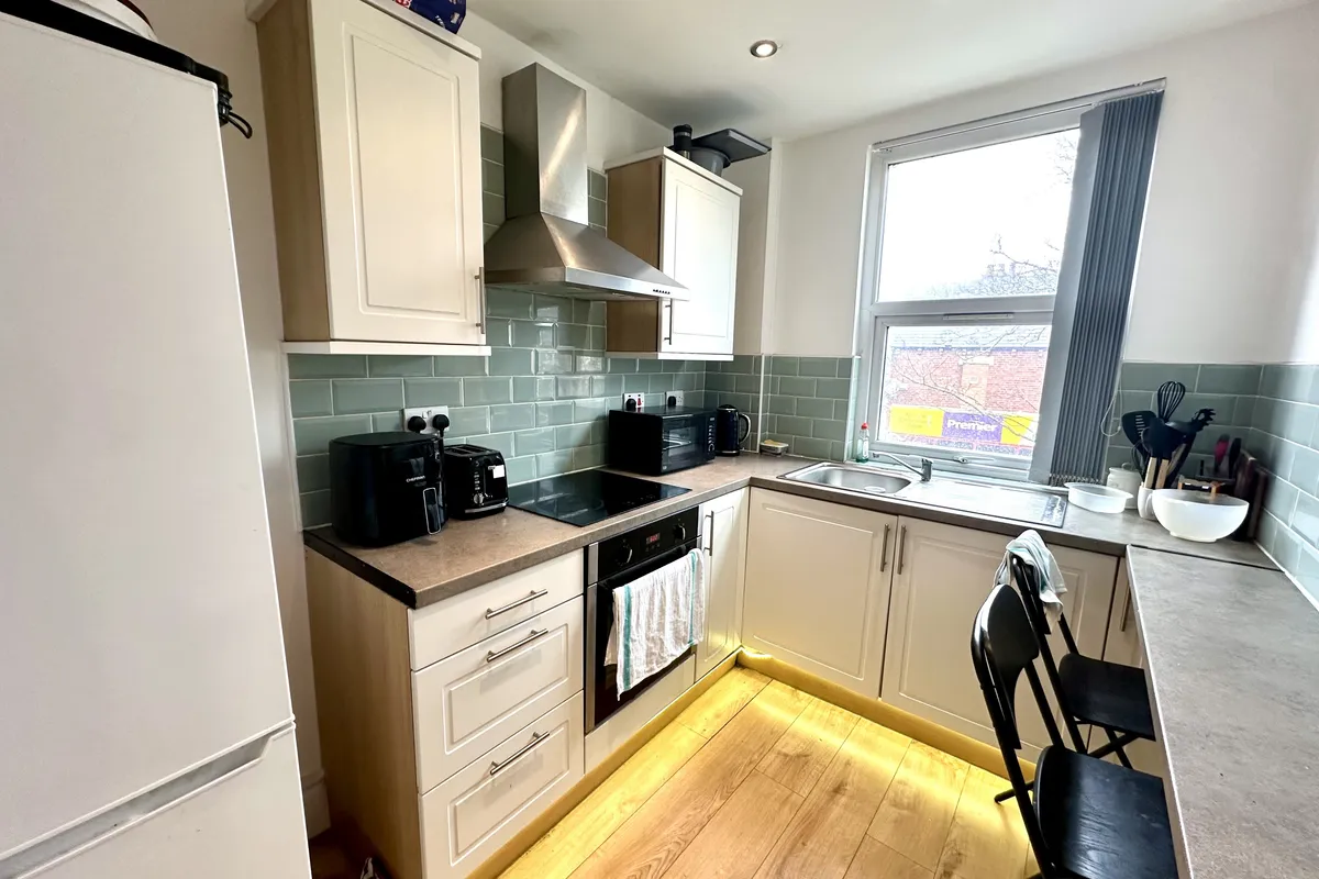 Room Back Coldcotes Avenue in Leeds