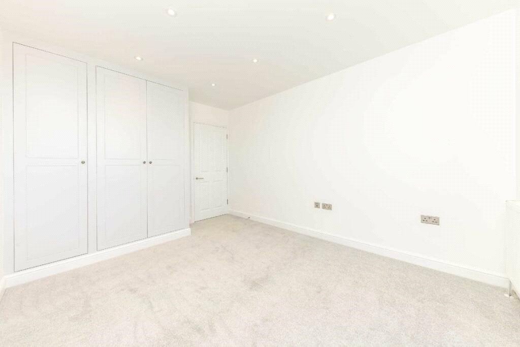 Flat Pembury Road in Greater London