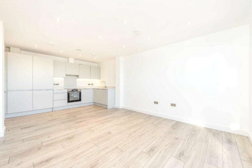 Flat Pembury Road in Greater London