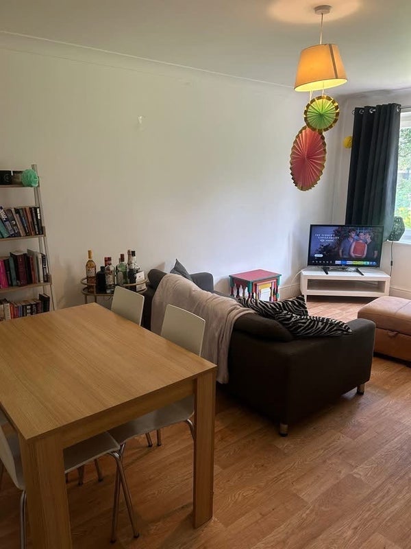 Flat Llewellyn Street in Greater London