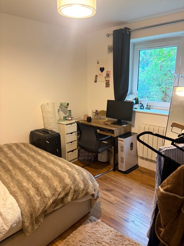 Flat Llewellyn Street in Greater London