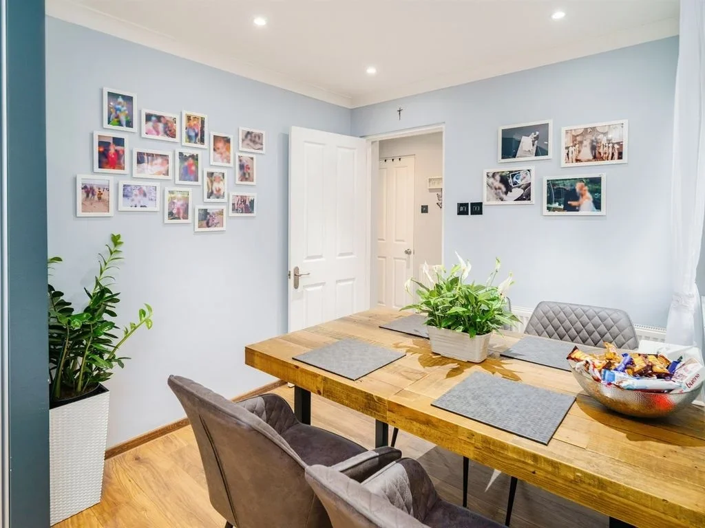 Flat Briars Lane in Welwyn Hatfield