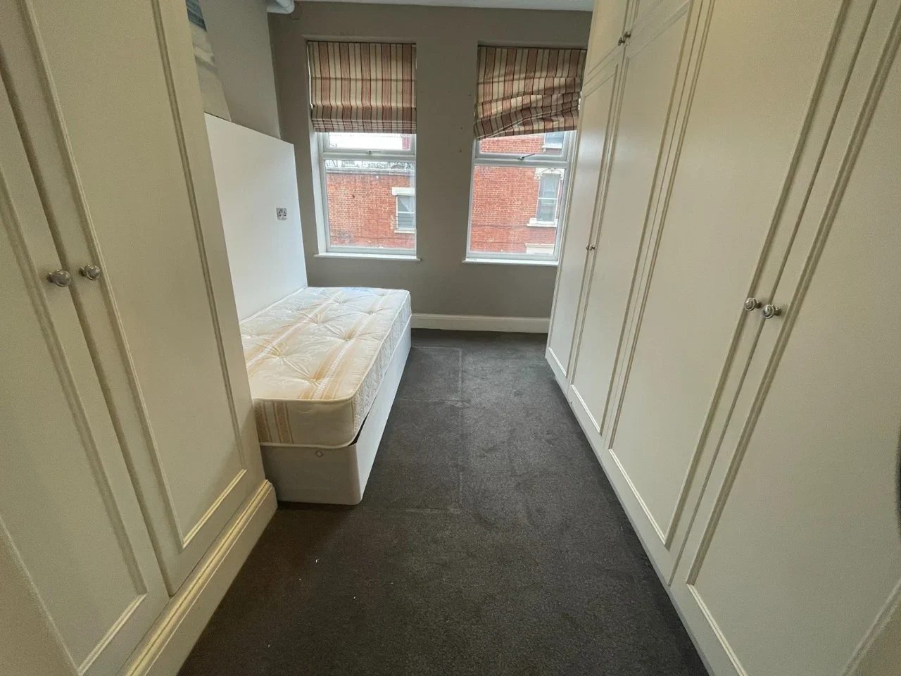 Room High Road in Greater London