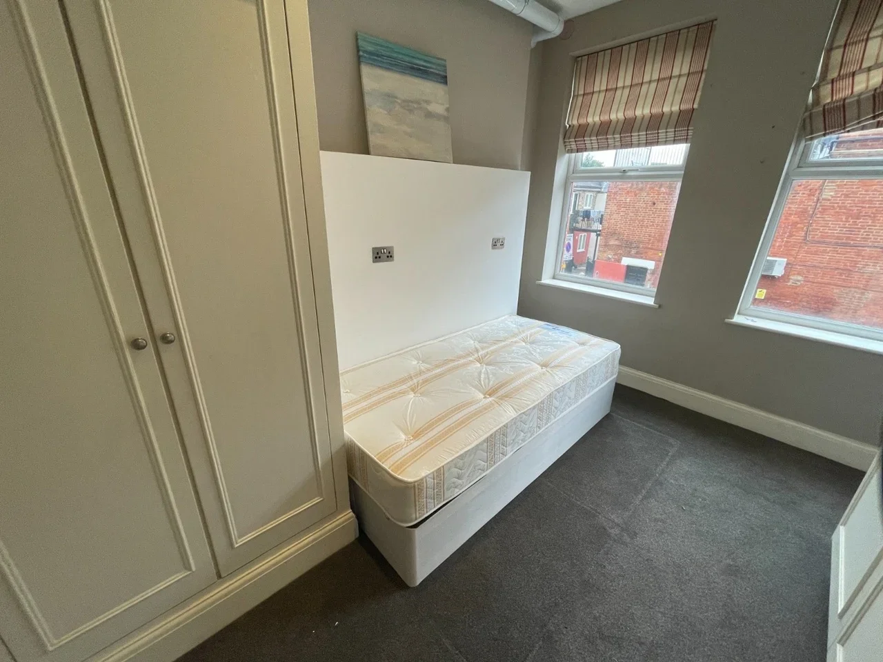 Room High Road in Greater London