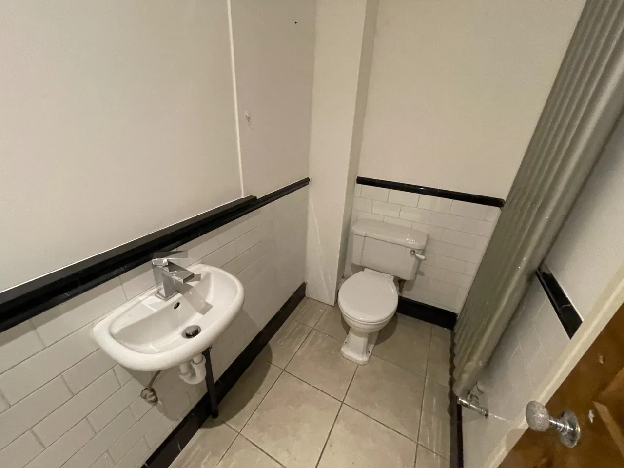 Room High Road in Greater London