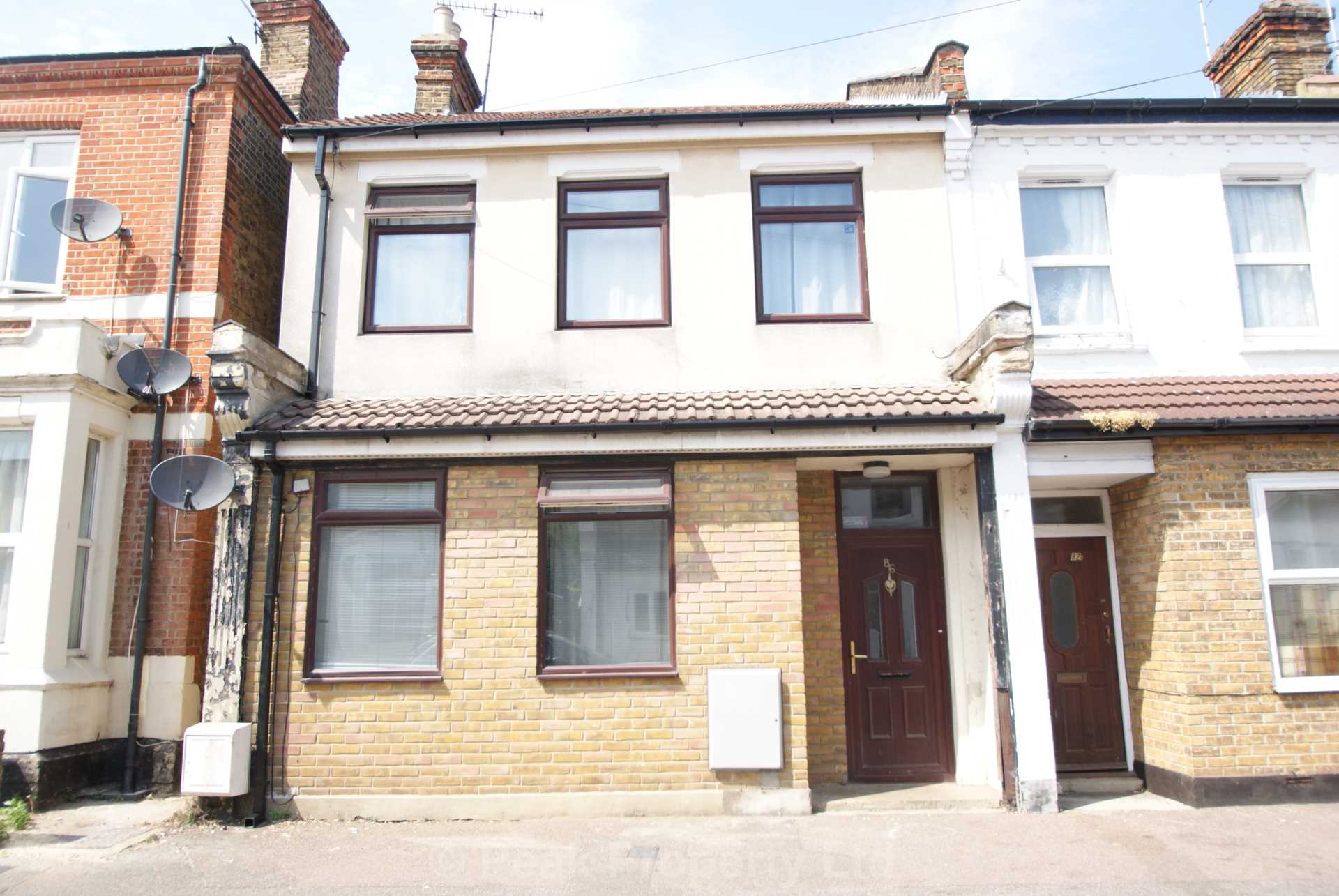 Room Queens Road in Southend-on-Sea