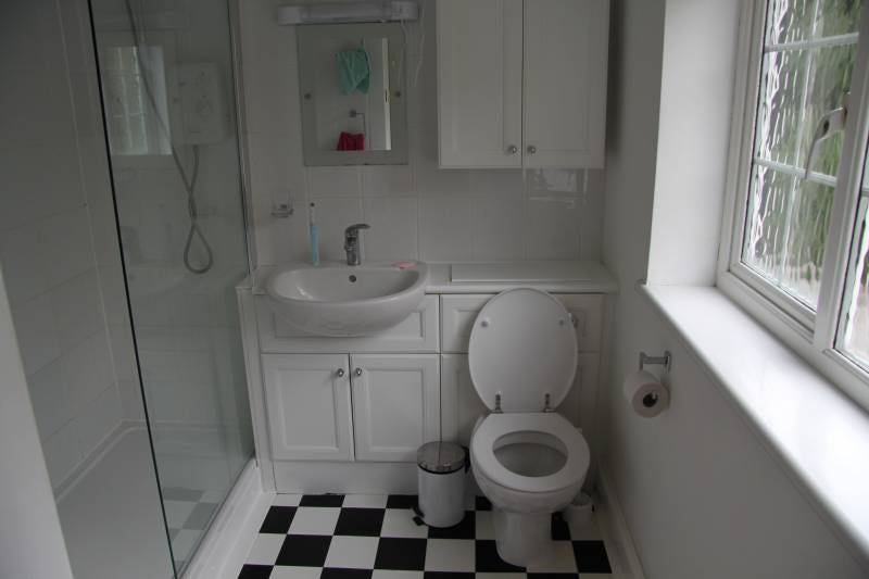 Room Bonnetts Lane in Crawley