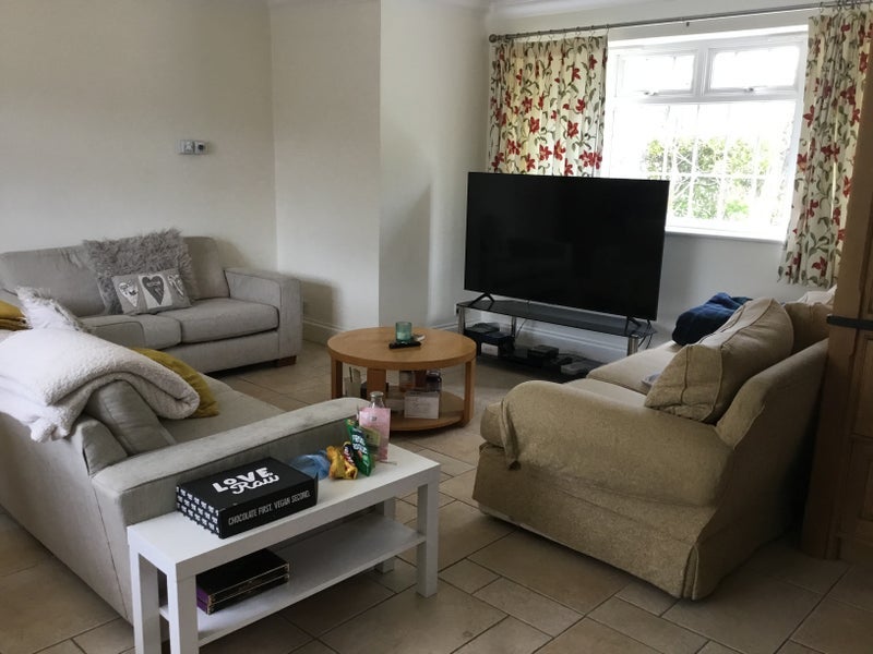 Room Bonnetts Lane in Crawley