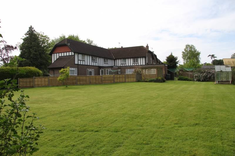 Room Bonnetts Lane in Crawley