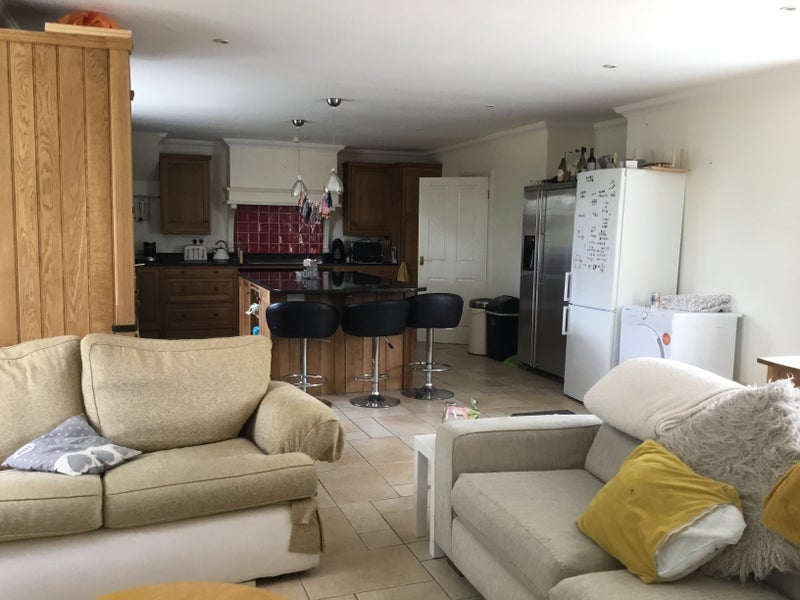 Room Bonnetts Lane in Crawley