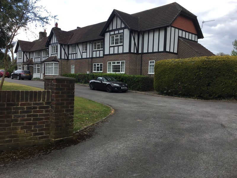 Room Bonnetts Lane in Crawley