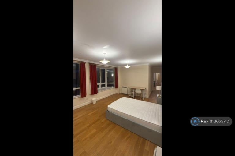 Room Botolph Lane in City of London