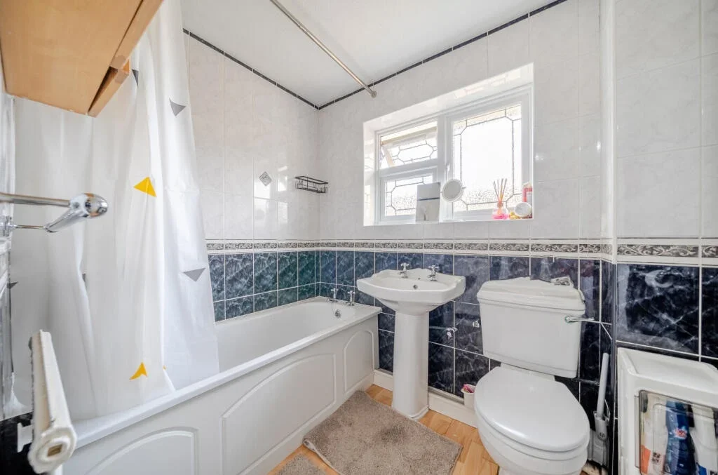 House Wayne Close in Greater London