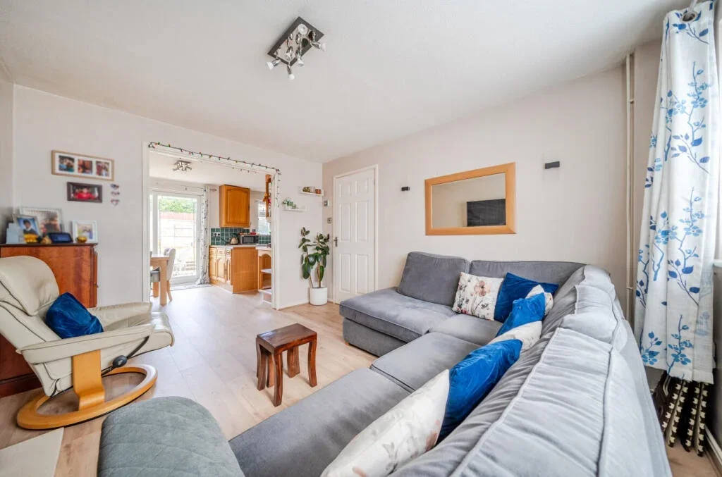 House Wayne Close in Greater London