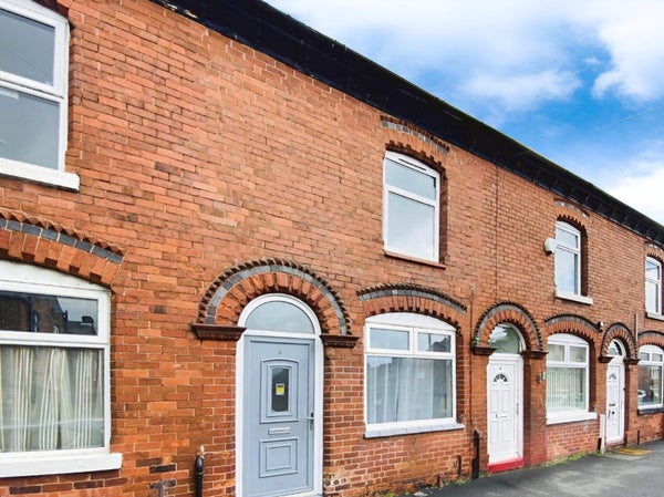 House Aberdeen Crescent in Cheadle