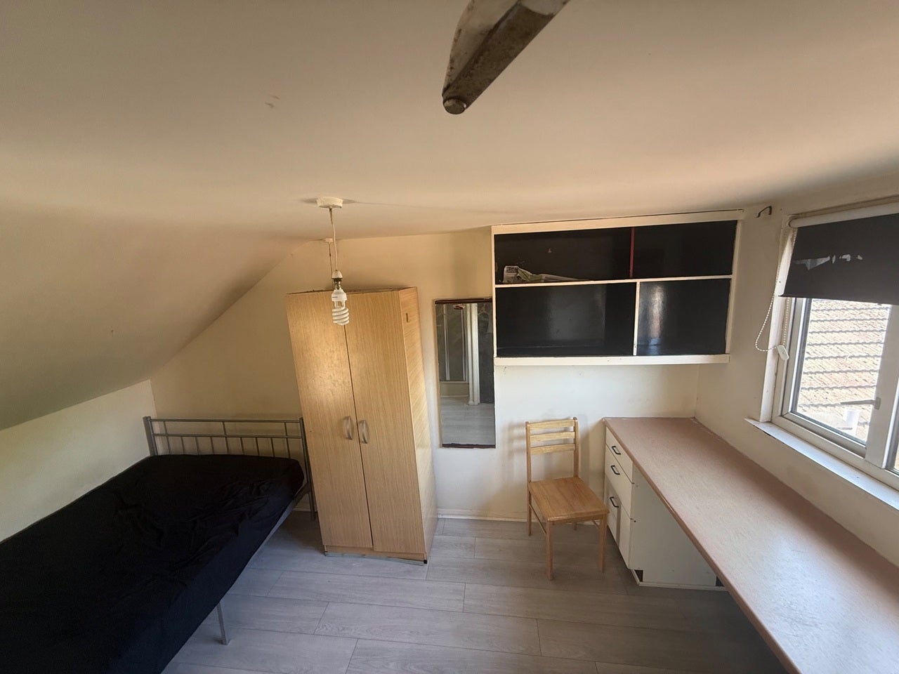 Room Rosslyn Crescent in Greater London