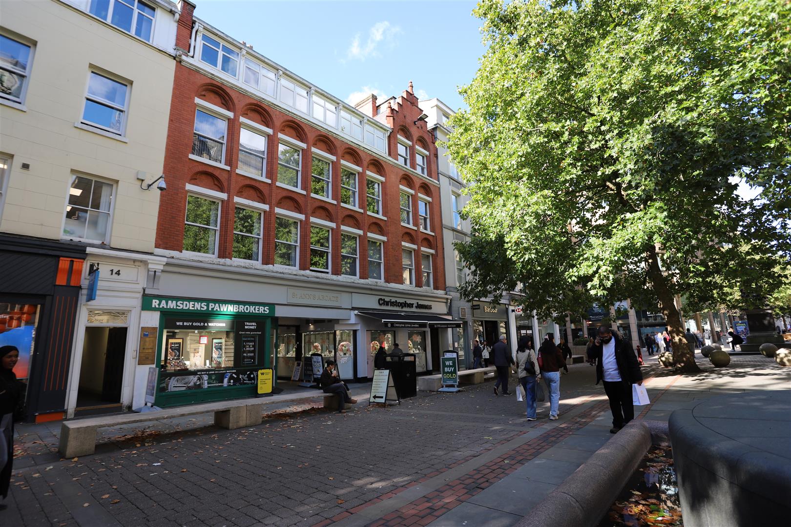 Flat St. Ann's Square in Manchester