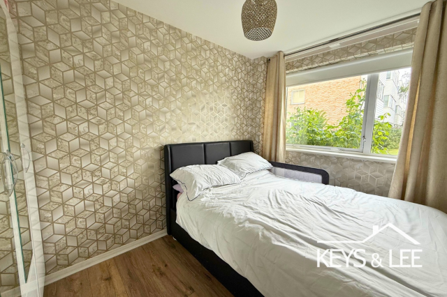 Flat Winston Close in Greater London