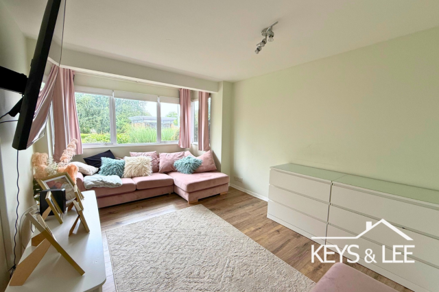 Flat Winston Close in Greater London