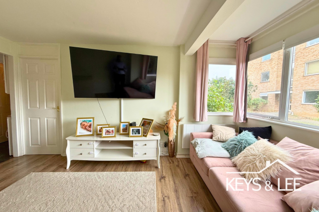 Flat Winston Close in Greater London